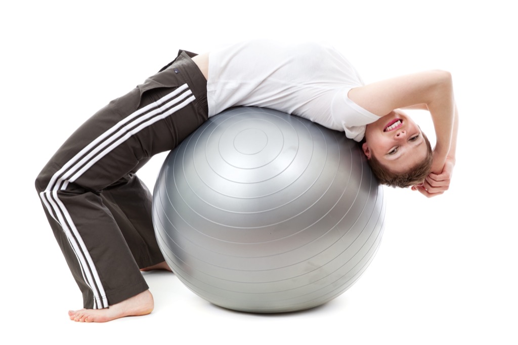 バランスボールはダイエット 体幹に効果絶大 初心者にオススメのトレーニングと選び方 Steady Magazine