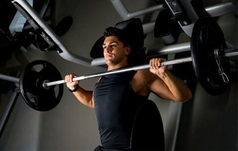 ベンチプレスの地力を高めるトレーニング法③「トレーニングの重量は極力落とさない」