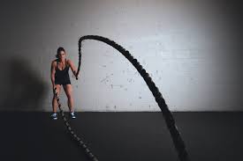 バトルロープトレーニングの効果的なコツ③「ロープで大きな波を作り続ける」